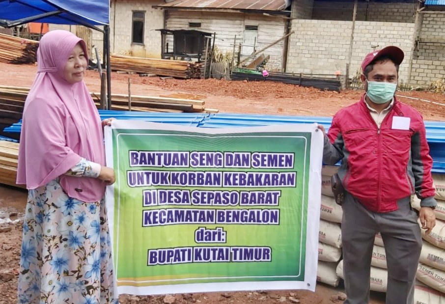 Bupati Salurkan Bantuan Sosial Kepada Korban Kebakaran Bengalon 
