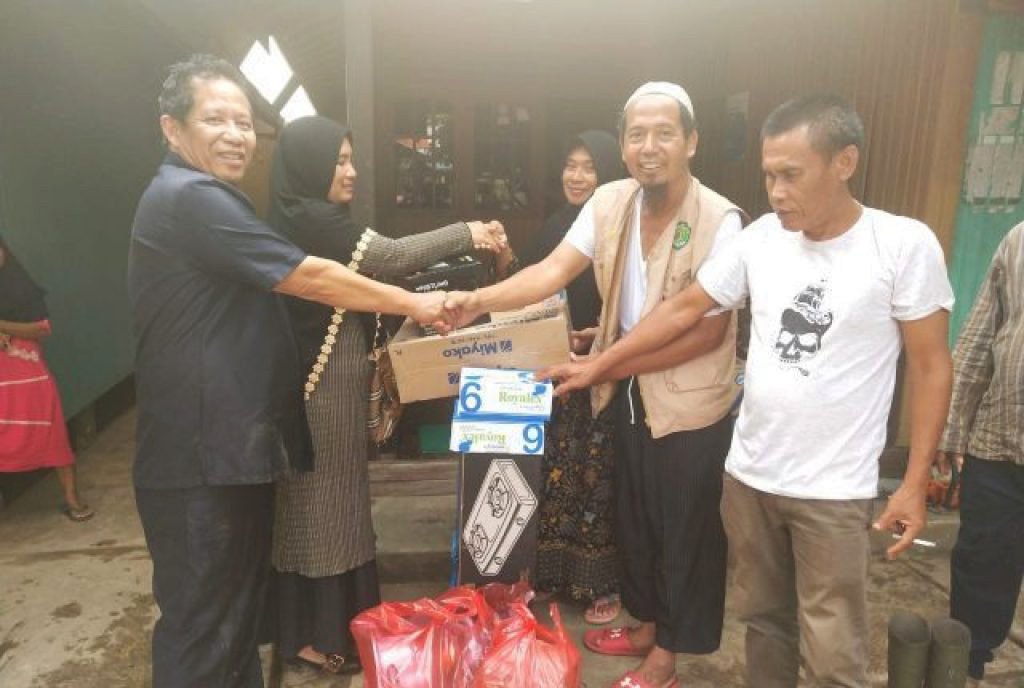 Anggota DPRD Kutim  Bantu Korban Kebakaran Sepaso Barat