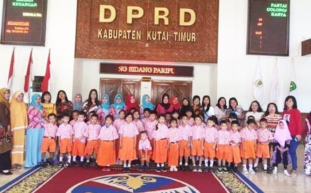 PAUD Smart Kids Kunjungi Kantor DPRD Kutim