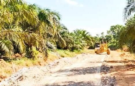 Bupati Kutim Pantau Perbaikan Jalan Pasca Banjir Benteng Mawakal