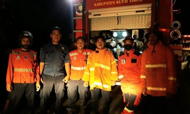 Kisah Perjuangan Damkar Kutim Taklukkan Jago Merah