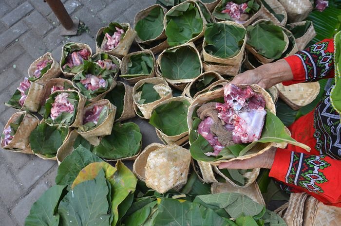 Daging Kurban Dibagi Berjadwal dan Tanpa Kresek