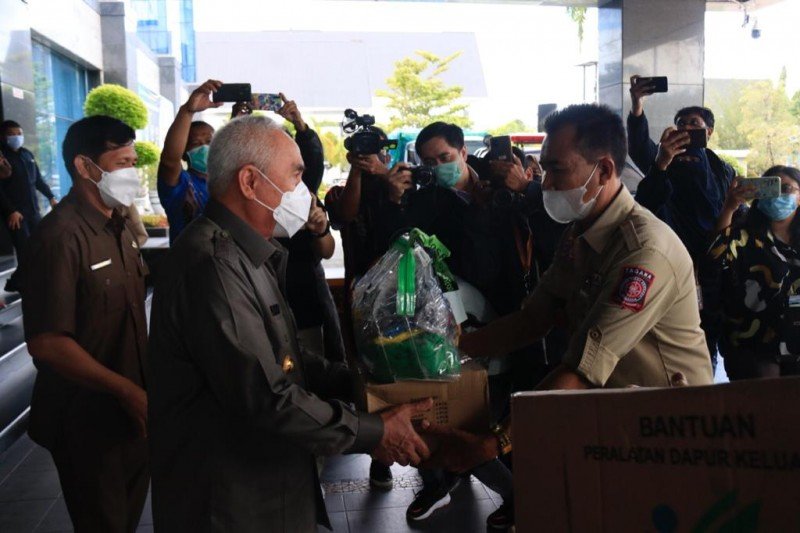 Gubernur Kirim Bantuan Korban Banjir Kutim 