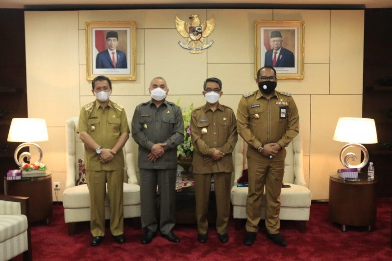 Gubernur Sambut Silaturahmi Bupati dan Wabup Kutim 