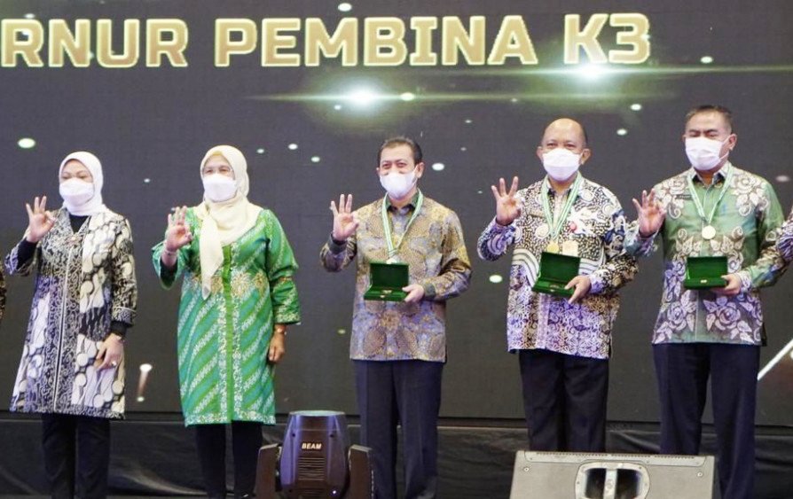 Gubernur Kaltim Raih Penghargaan Pembina K3 Terbaik