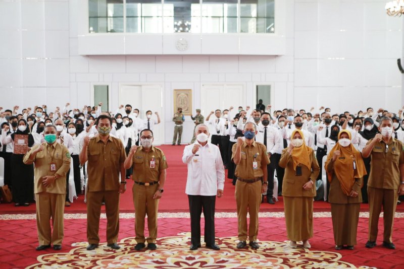 Gubernur Kaltim Serahkan SK P3K 685 guru Honor