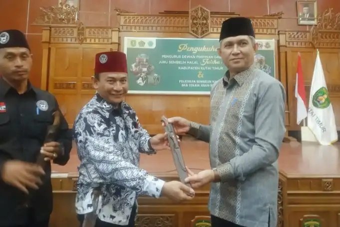 Seskab Rizali Hadi Kukuhkan Juleha Kutim