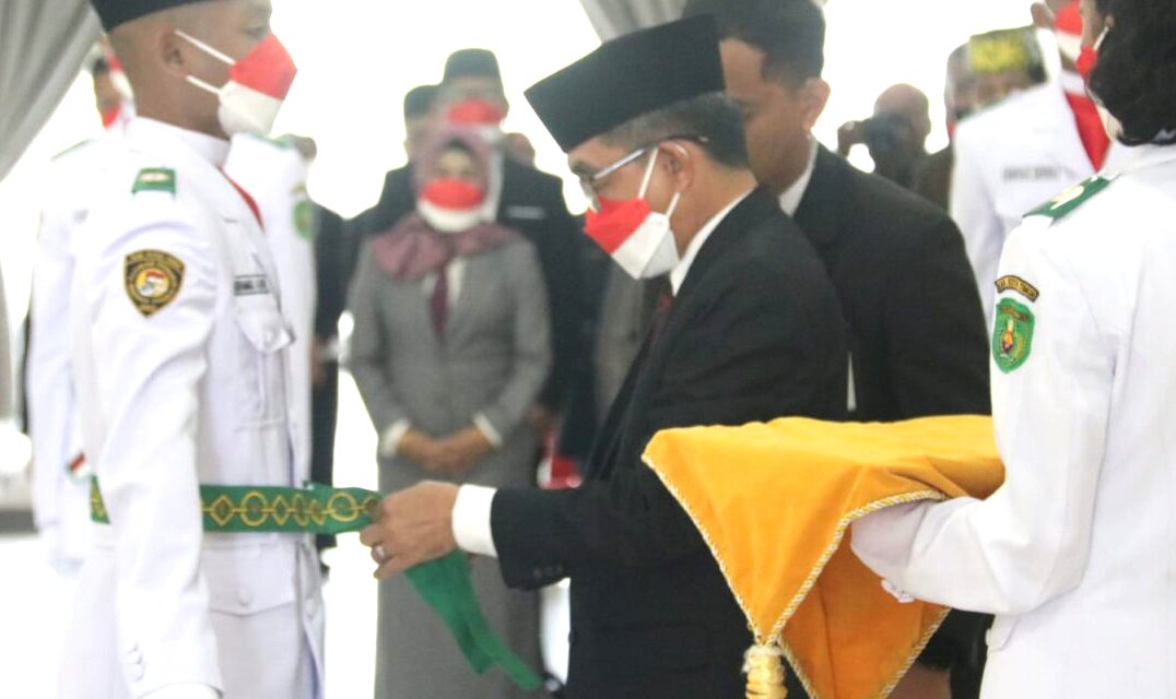 Ardiansyah Kukuhkan 12 Orang PASKIBRAKA Kutim