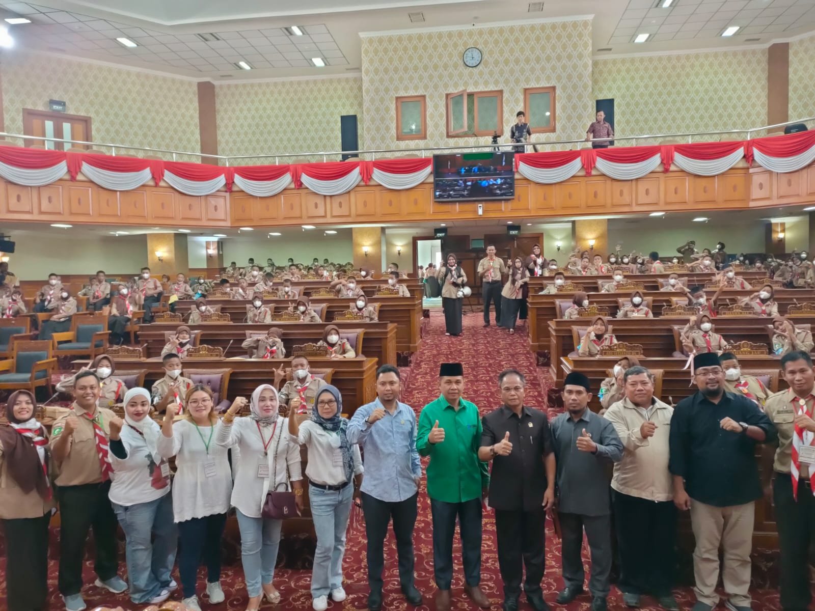 Ratusan Pelajar SMP Negeri 3 Sambangi DPRD Kutim