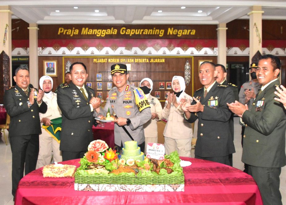 Korem 091/ASN Gelar Upacara Dirgahayu TNI ke 77