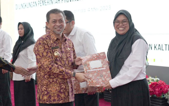 Wagub Hadi Serahkan 446 SK Pengangkatan P3K Kaltim