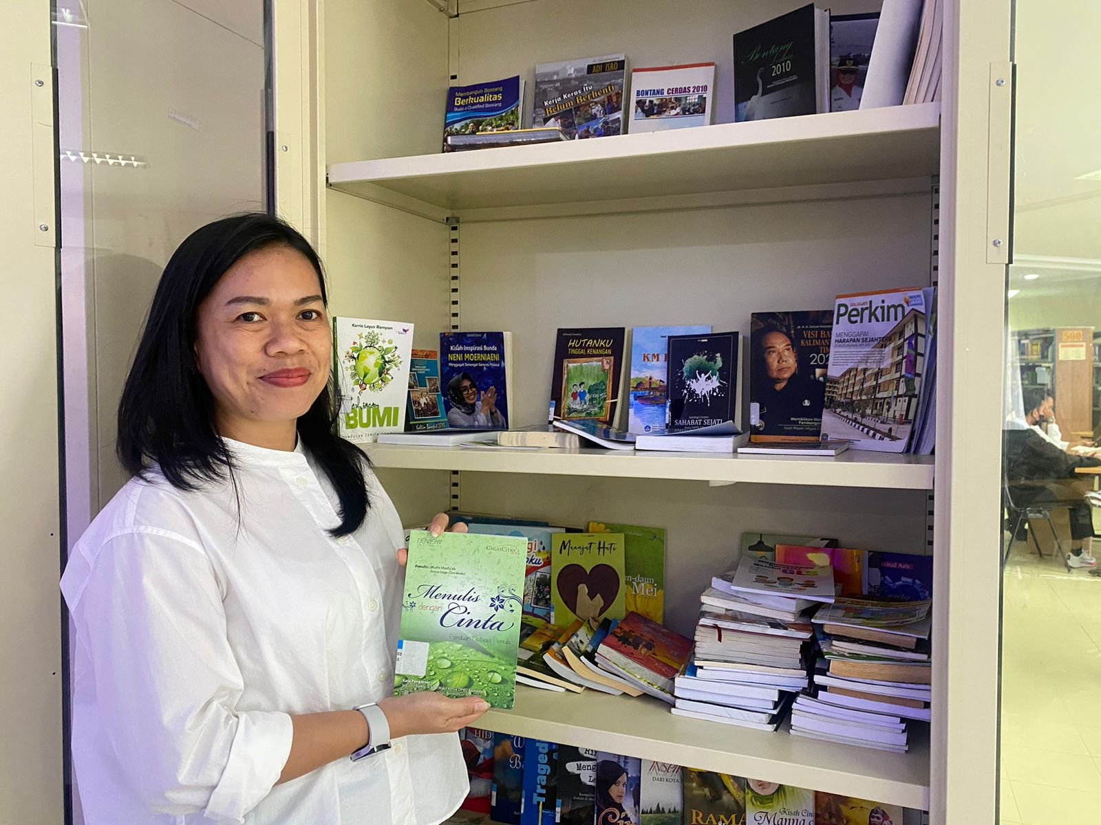 DPK Bontang Koleksi Buku Karya Penulis Lokal