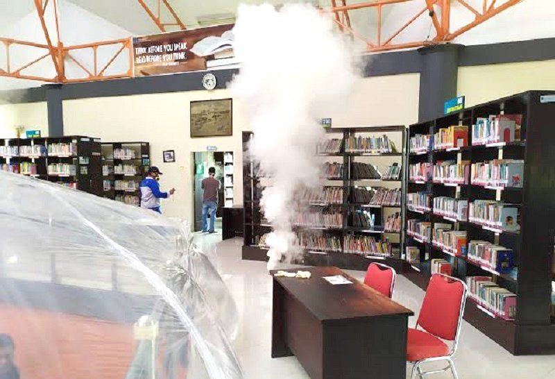 Cara Pustakawan Penyelia Dalam Merawat Buku Perpustakaan