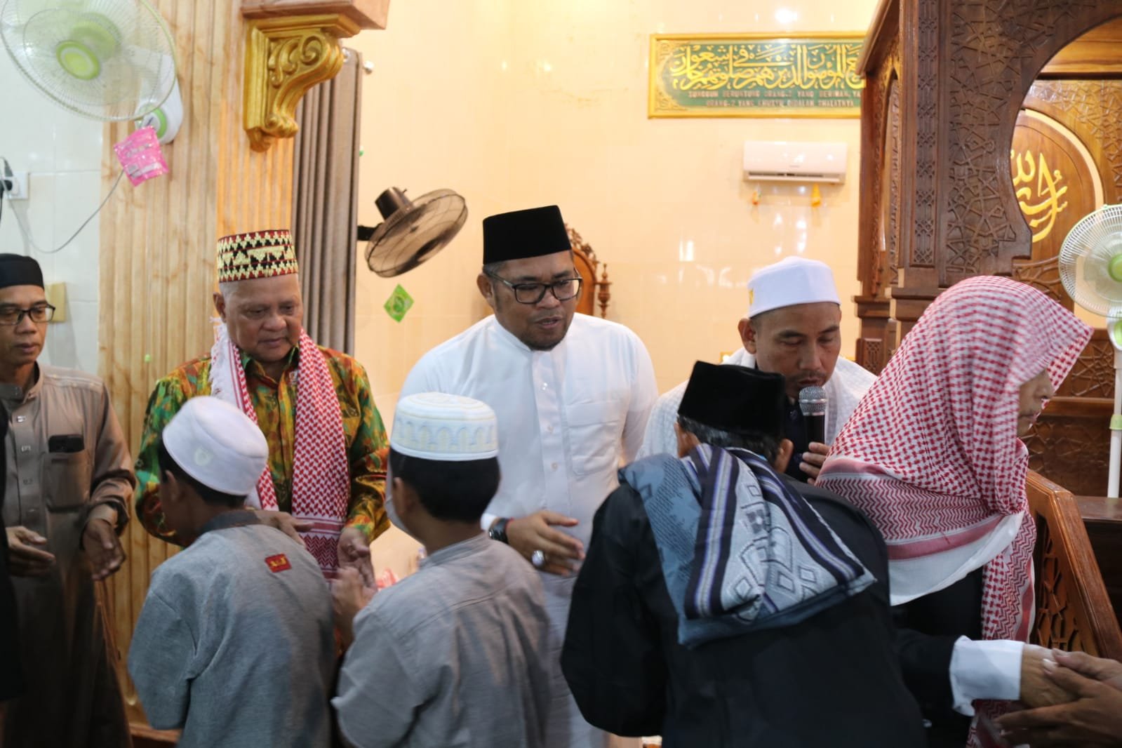 Berbagi Berkah Idul Adha, Wakub Kutim Ikut Berkurban