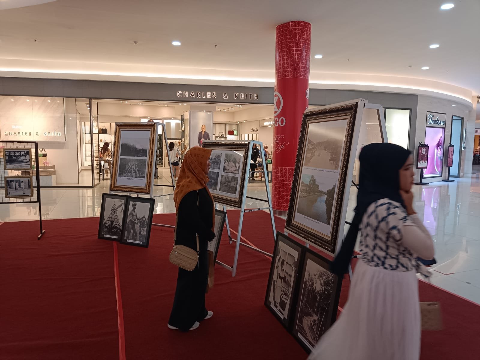Masyarakat Antusias Dalam Menyaksikan Pameran Arsip di Atrium Bigmall