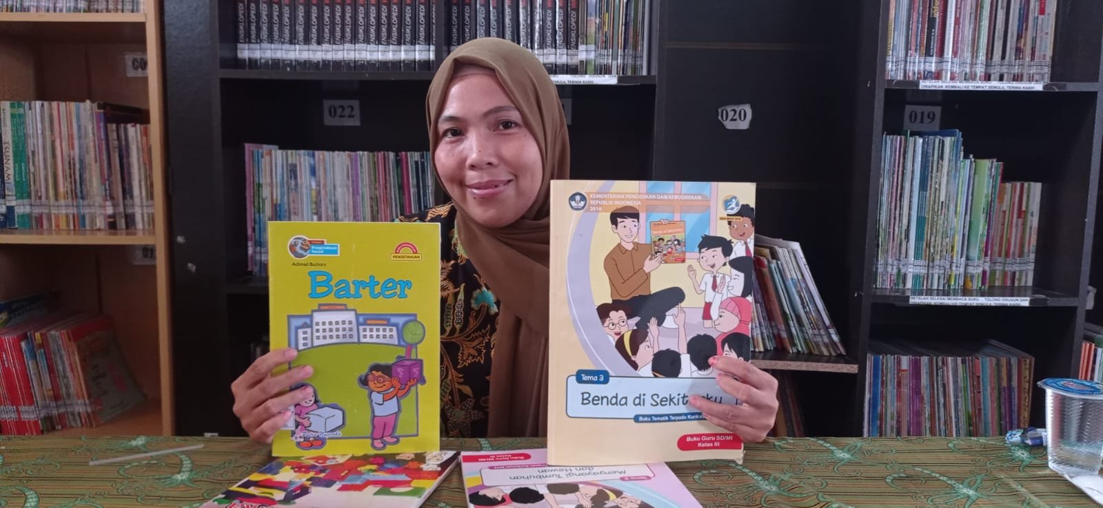 Murid SDN 011 Sangatta Utara Gemar Membaca Buku Bergambar