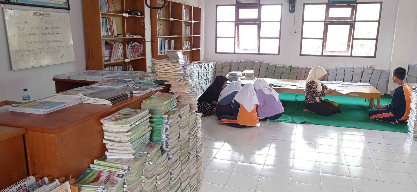 Koleksi Buku Perpustakaan SMPN 3 Sangatta Utara Semakin Lengkap
