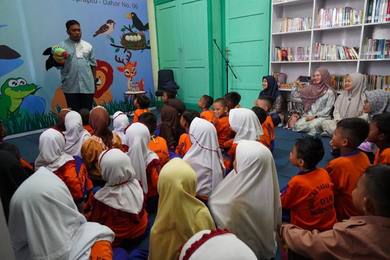 PWP Balikpapan Peringati Hari Anak Dengan Mendongeng di Perpustakaan