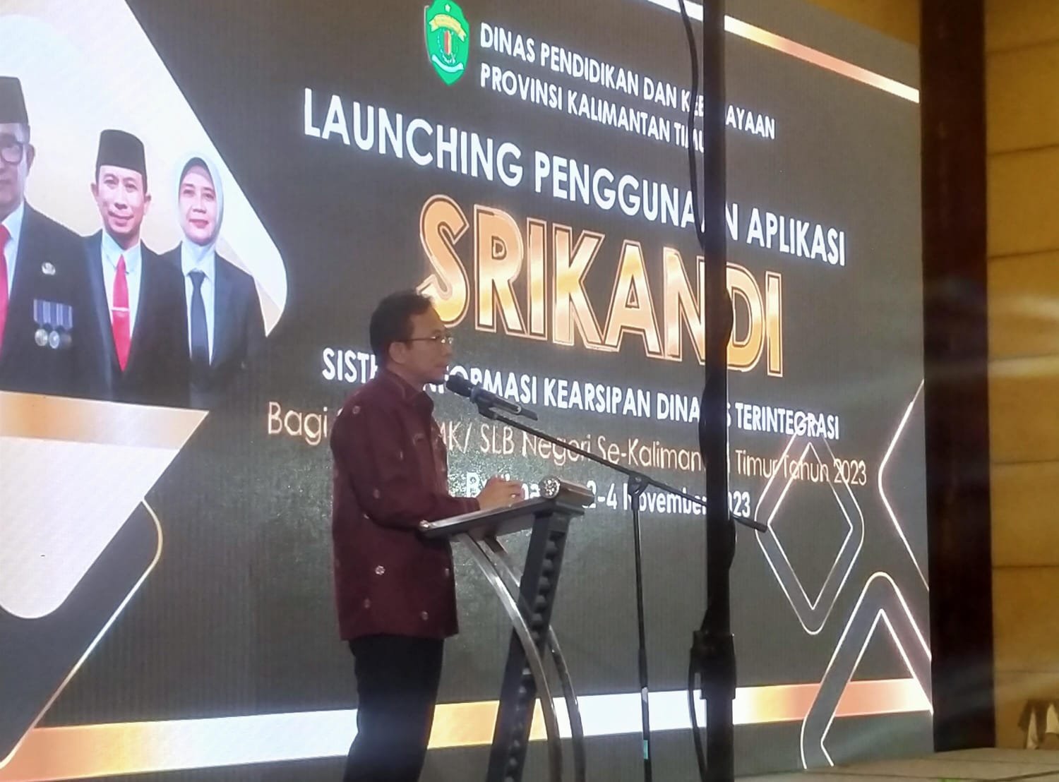 234 SMA Sederajat di Kaltim Dapat Dua Tablet