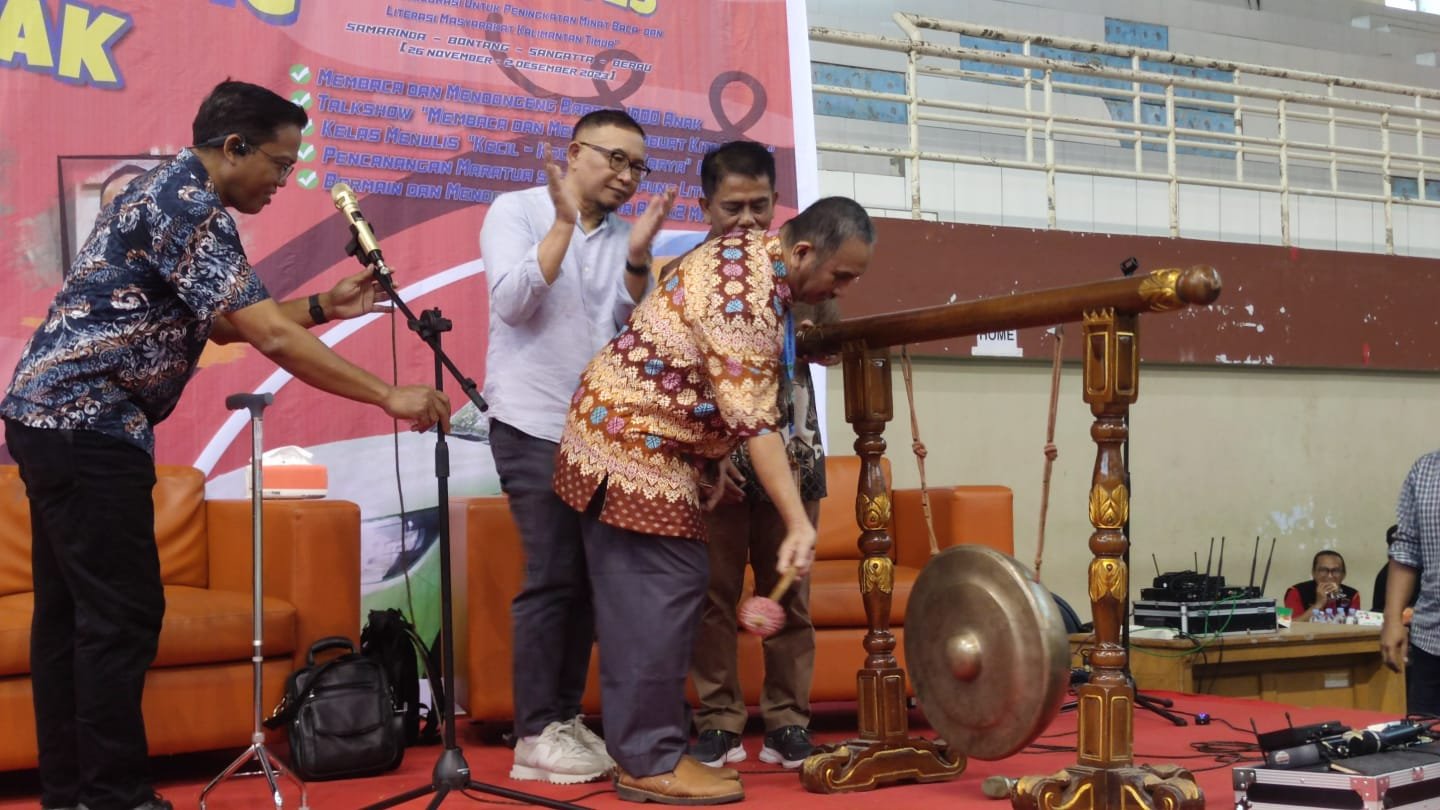 Tumbuhkan Kecintaan kepada Buku