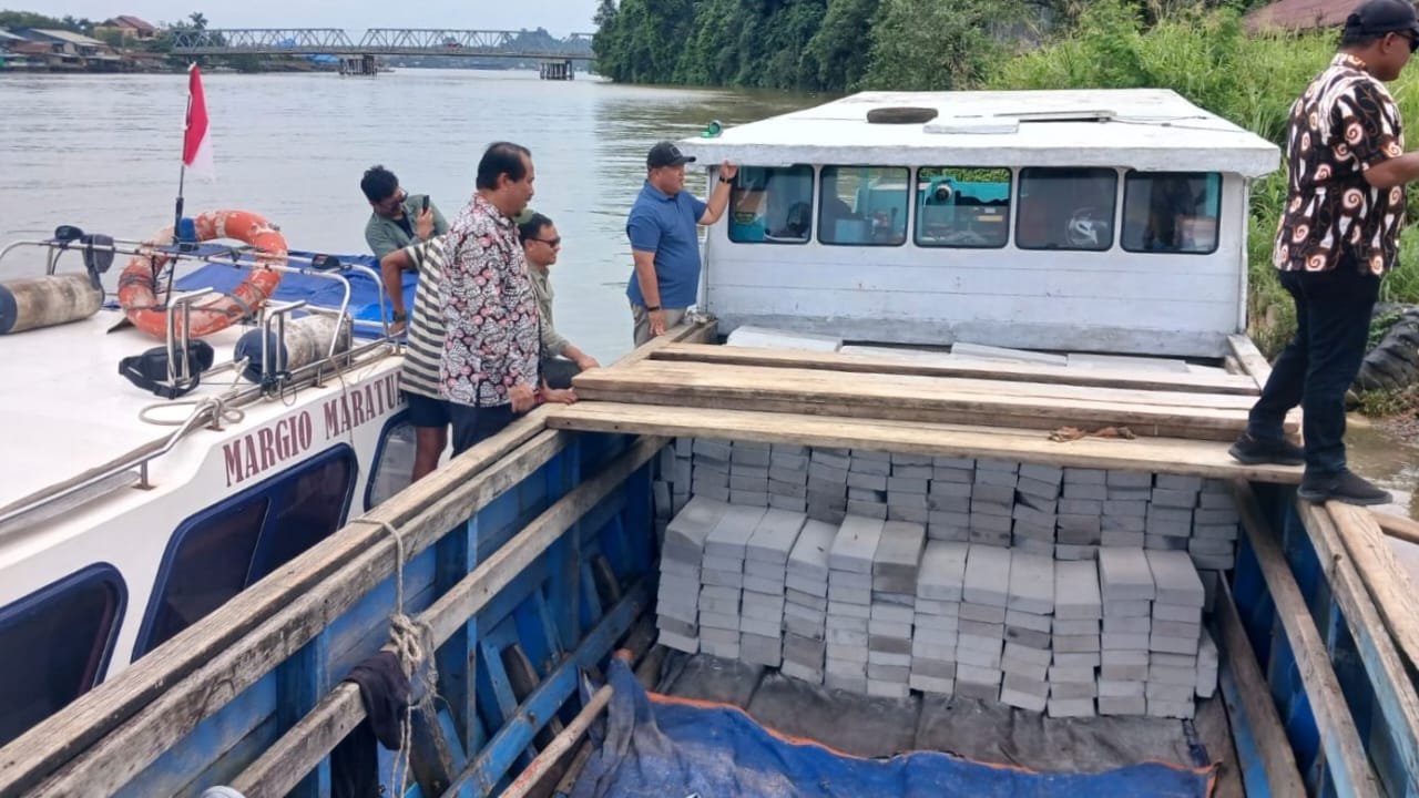 Bangun Dermaga, Atasi Persoalan Masyarakat Maratua