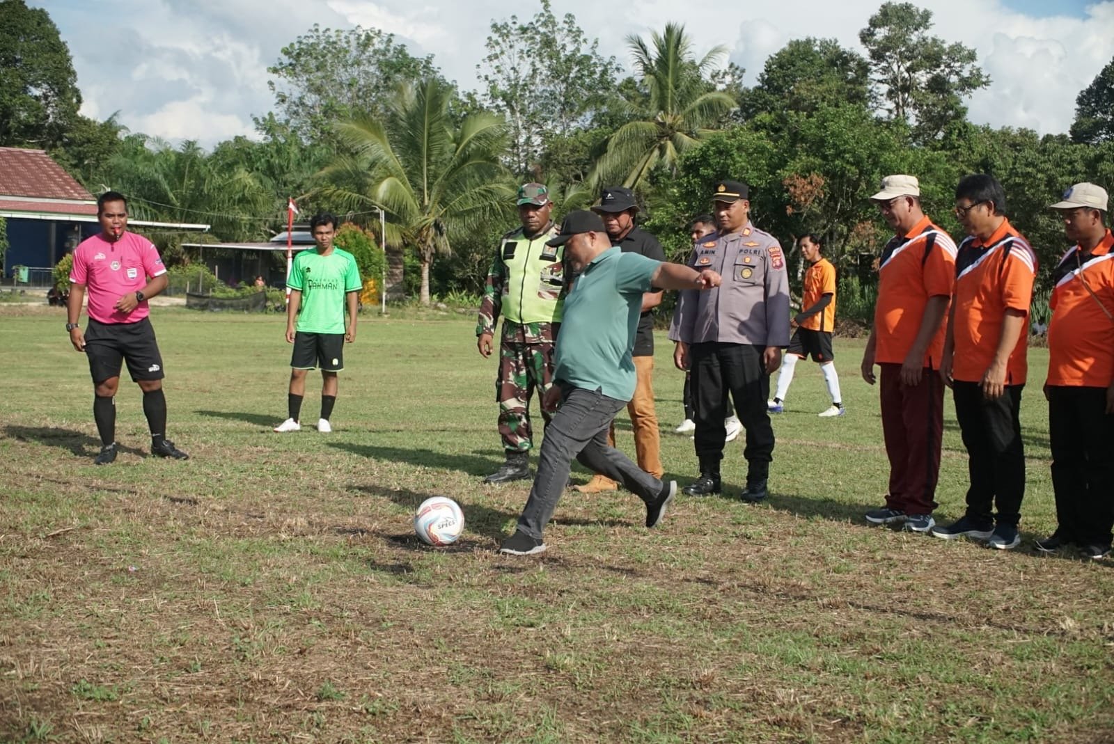 Wabup Gamalis Resmikan Turnamen Sepakbola Tumbit Dayak