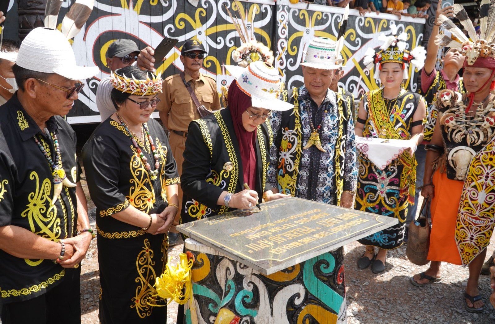 Bupati Berau Resmikan Balai Adat Kampung Tepian Buah