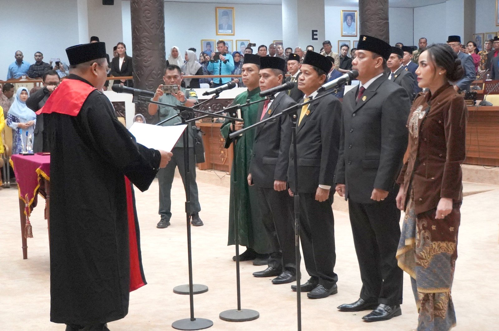 DPRD Kaltim Hadiri Pelantikan DPRD Kota Samarinda