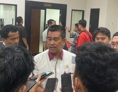 Darlis Pattalongi Tuntut Keadilan Pendidikan