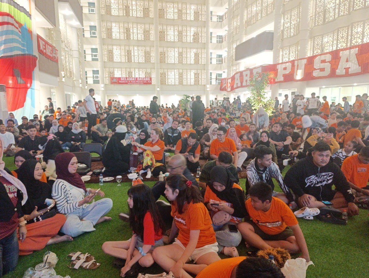 Rudy Mas&rsquo;ud Nobar Bersama Pusamania, Lampu Stadion Segiri Jadi Sorotan 